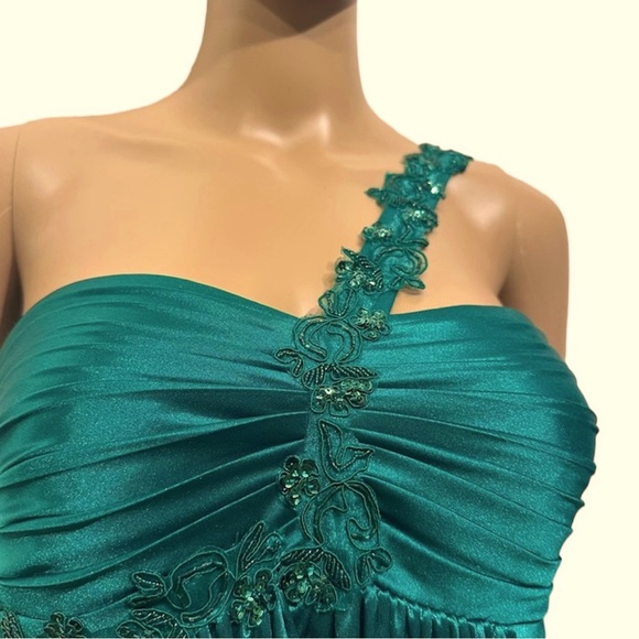 NWOT Satin Maxi Dress Green Size 5/6 - Picture 2 of 8